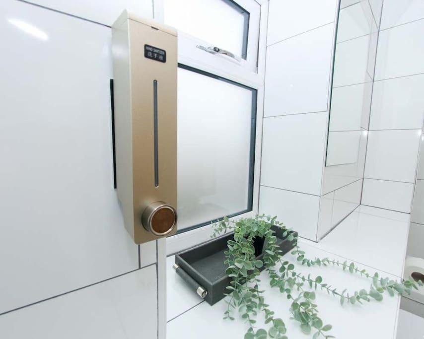 No12-Luxe Living Guest Apartment- 1 Bed-Garden-Private Parking-Wifi-Beach-City Swansea Eksteriør billede