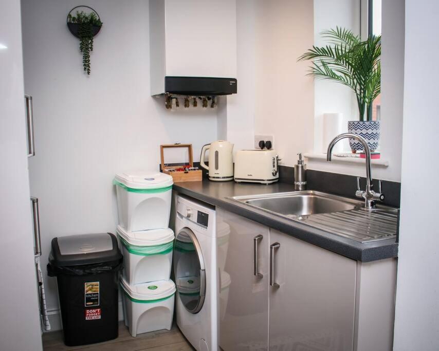 No12-Luxe Living Guest Apartment- 1 Bed-Garden-Private Parking-Wifi-Beach-City Swansea Eksteriør billede